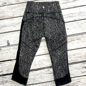 Lululemon Fit Physique Cropped Leggings - Luon Suited - Jacquard